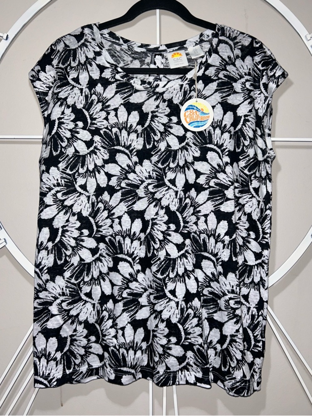 NWT C&C California 100% Linen Black & White Floral Short Sleeve Top